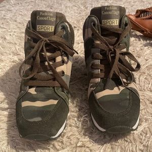Camo wedges